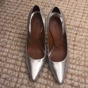 METALLIC SILVER PUMPS - SHUTZ